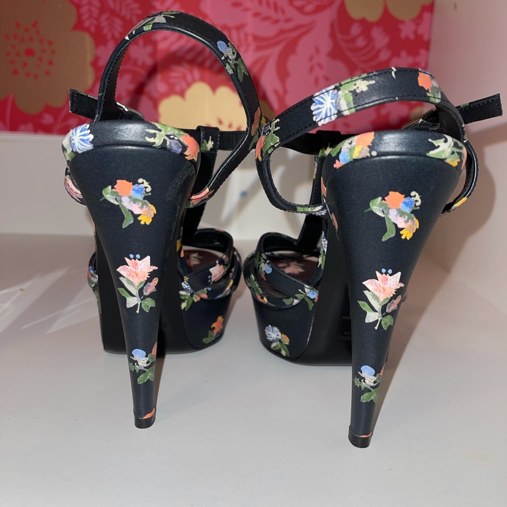 Saint Laurent Black Floral T-Strap Leather Heels - Picture 3 of 8